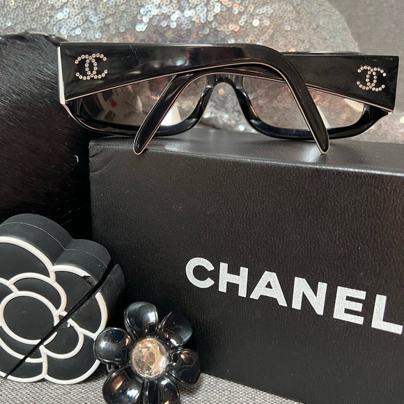 😎AUTHENTIC CHANEL BLACK AND WHITES😎 - Picture 6 of 8